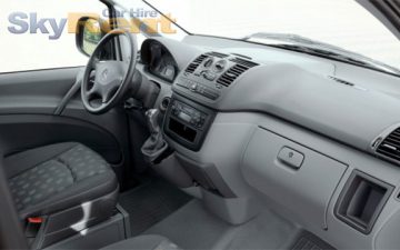 Půjčit Mercedes-Benz Benz Vito 8+1  